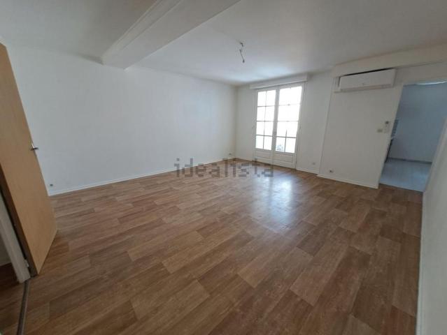 Appartement location à Saint-Pierre, Saintes