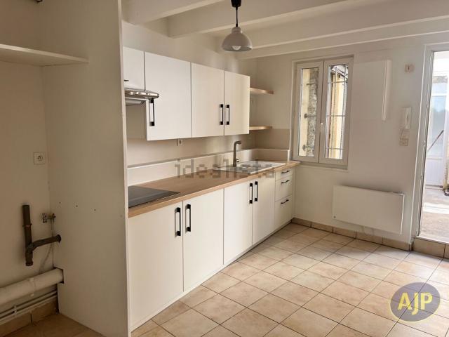 Appartement location à Saint-Pallais, Saintes