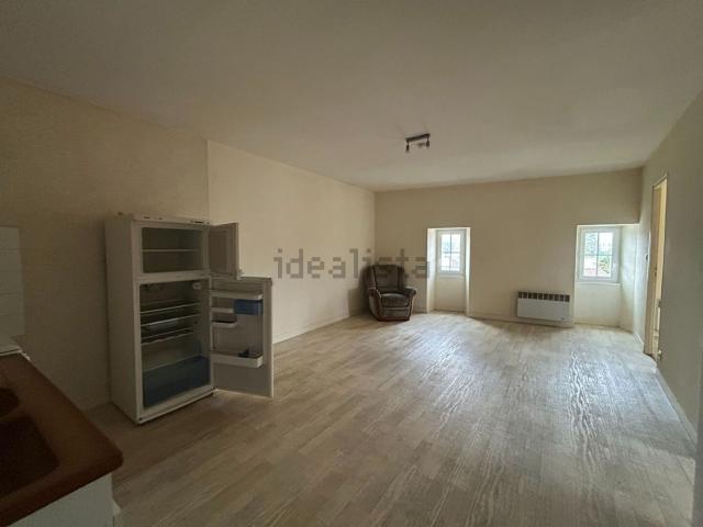 Appartement location à Sauzé-Vaussais, Sauzé-entre-Bois