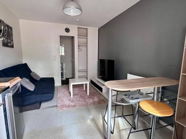 Studio location à Saint-Yrieix-sur-Charente, Charente