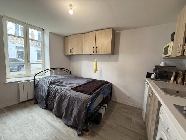 Studio location à Le Cornillon, Beaujeu