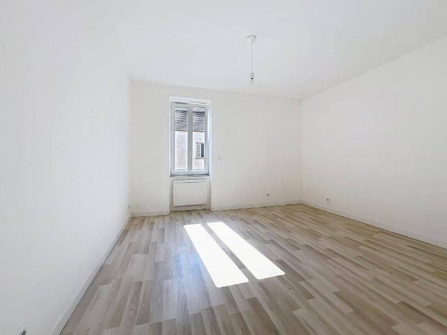 Studio location à Montagne des Boulets, Le Creusot