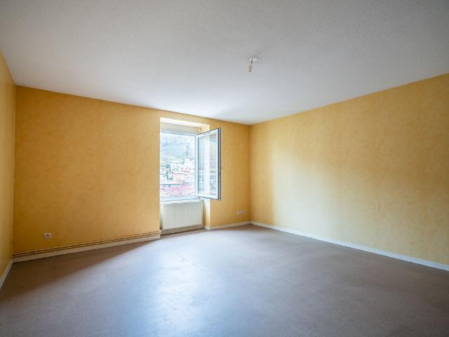 Appartement vente à Cours-la-Ville, Cours