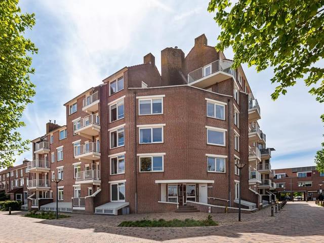 Appartement te huur in Huizen, Noord Holland