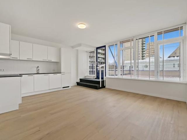 Appartement te huur in Winkelcentrum De Julianabaan, Voorburg