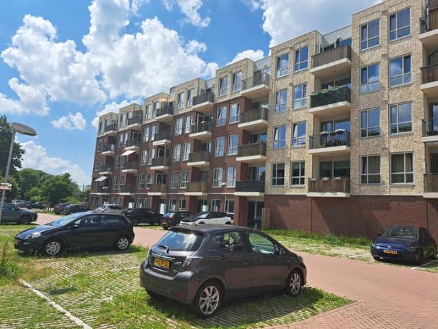 Appartement te huur in Wadenoijen, Tiel