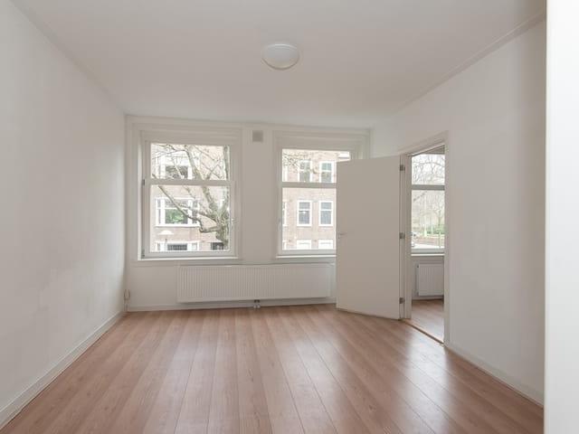 Appartement te huur in Zuid, Amsterdam