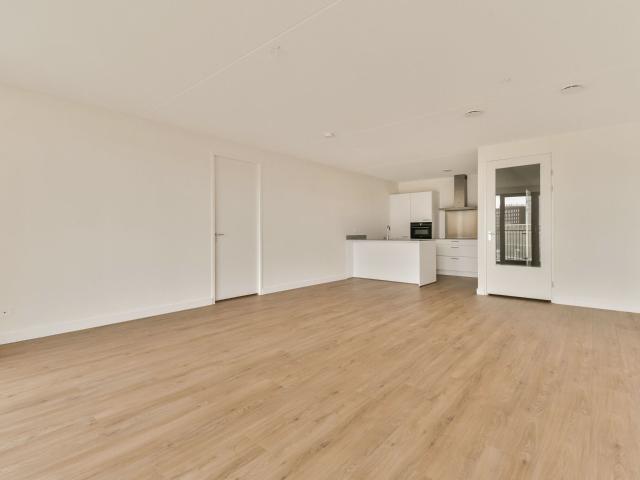 Appartement te huur in Cornelis Douwesterrein, Amsterdam