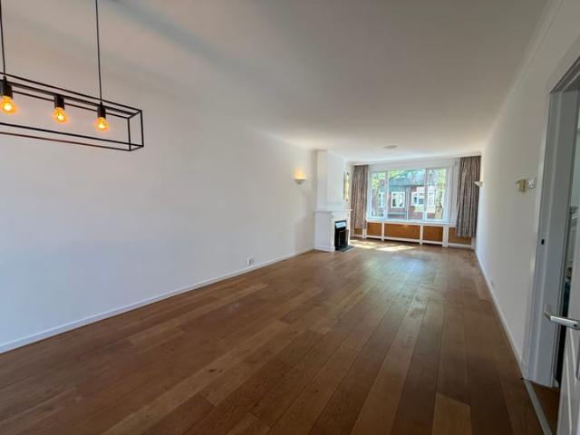 Appartement te huur in Bloemenbuurt, Zuid Holland