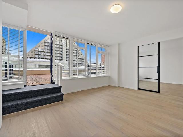 Appartement te huur in Winkelcentrum De Julianabaan, Voorburg