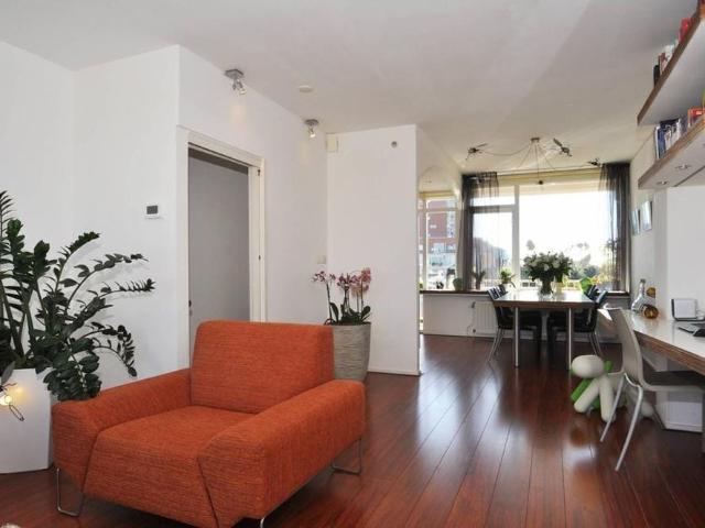 Appartement te huur in Winkelcentrum De Julianabaan, Voorburg