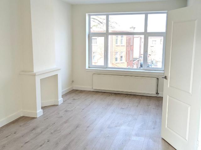 Appartement te huur in Lorentzplein, Laak