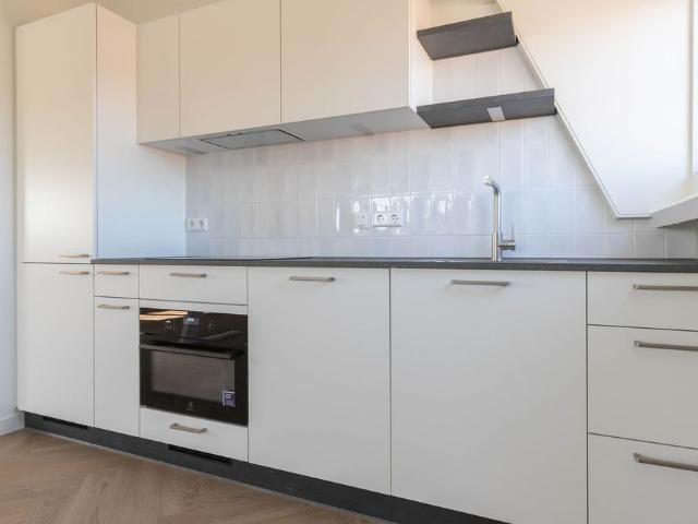 Appartement te huur in Roelofarendsveen, Zuid Holland