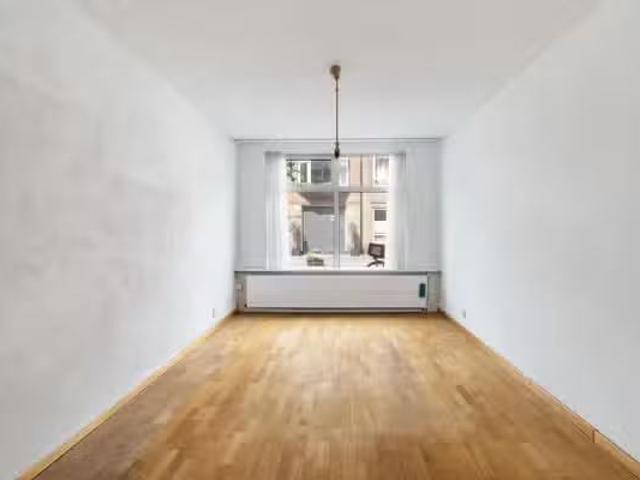 Appartement te koop in Bloemenbuurt, Zuid Holland