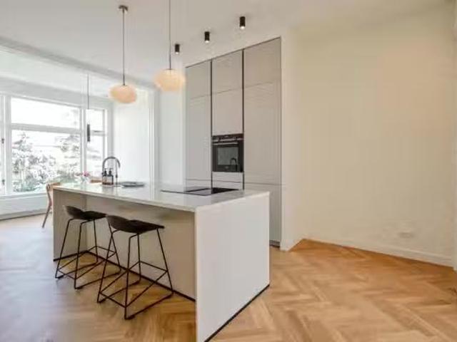 Appartement te koop in Bomenbuurt, Zuid Holland