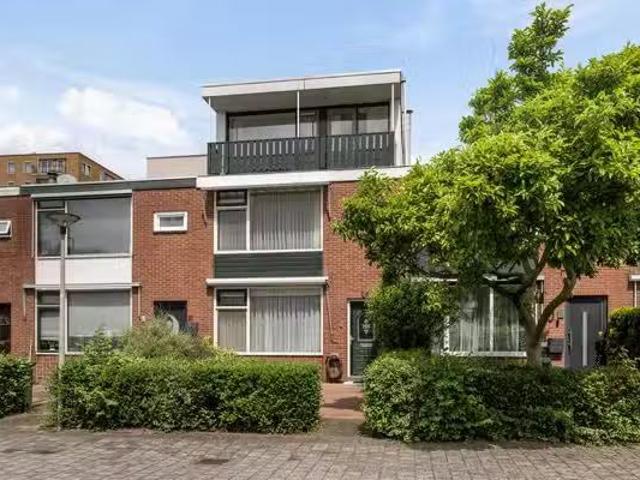 Landhuis te koop in Vlaardingen, Indische buurt