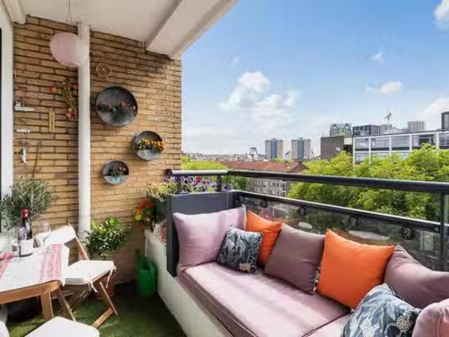 Woning te koop in Rotterdam, Oud-Crooswijk