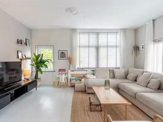 Appartement te koop in Bomenbuurt, Zuid Holland