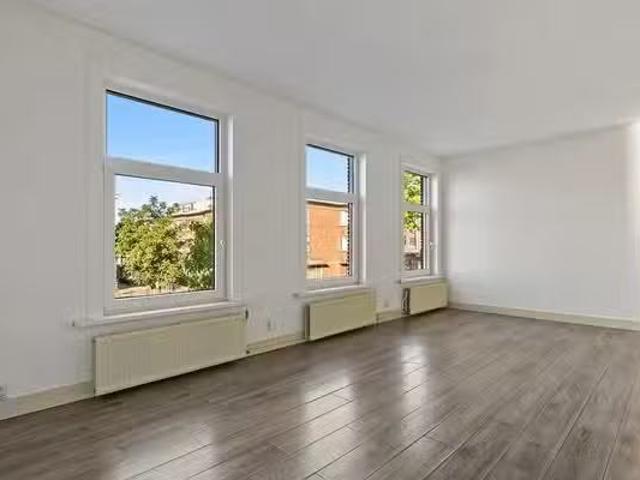 Appartement te koop in Laak, Zuid Holland