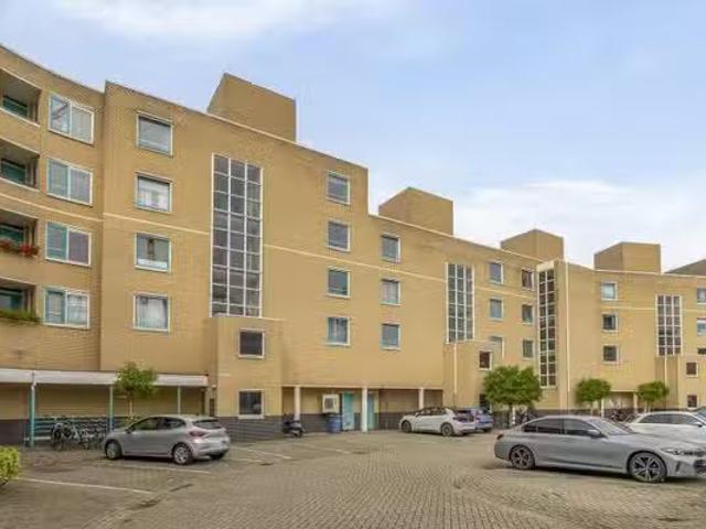 Appartement te koop in Stratum, Acht