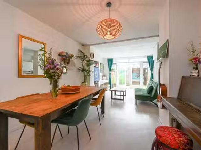 Appartement te koop in Laak, Zuid Holland