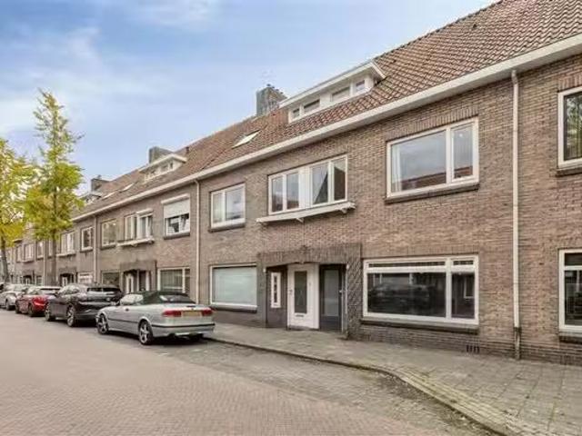 Appartement te koop in Stratum, Acht