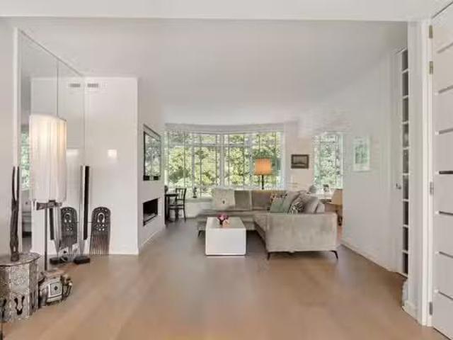 Appartement te koop in Uilennest, Den Haag