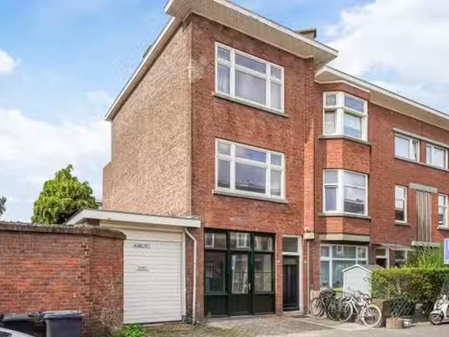 Appartement te koop in Laak, Zuid Holland