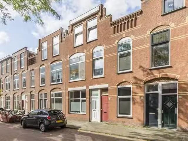 Landhuis te koop in Den Haag, Bomenbuurt
