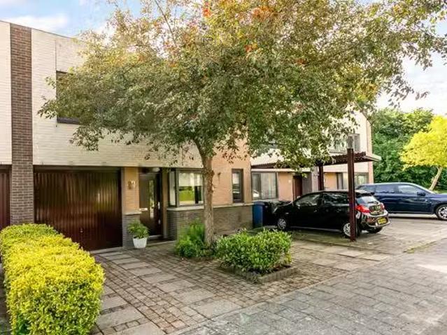 Landhuis te koop in Almere, Stedenwijk