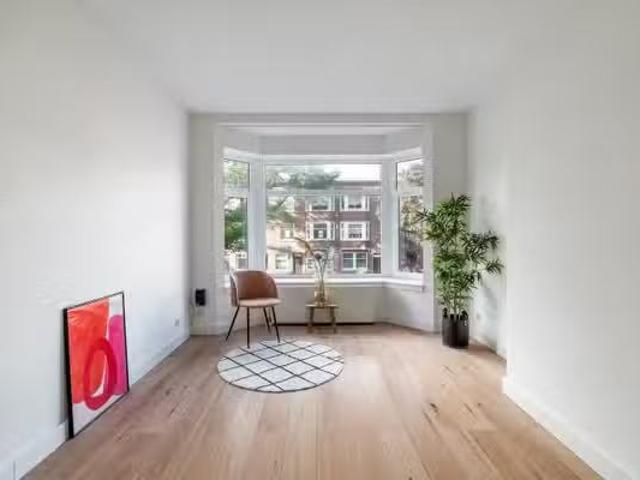 Appartement te koop in Laak, Zuid Holland
