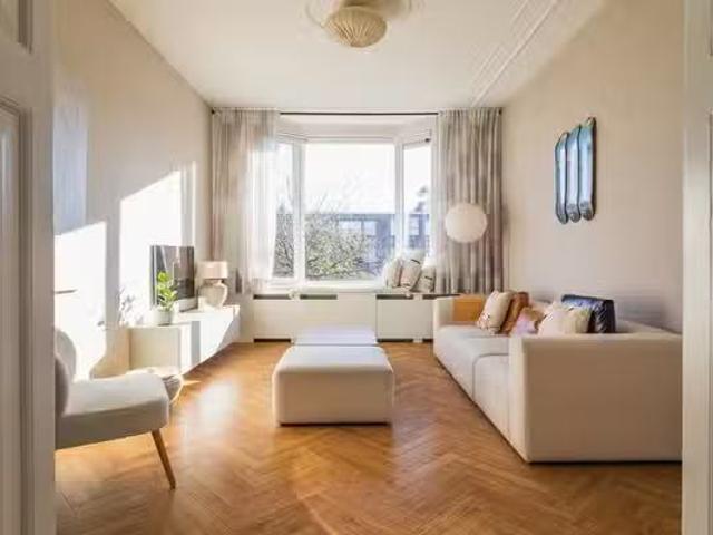 Appartement te koop in Bloemenbuurt, Zuid Holland