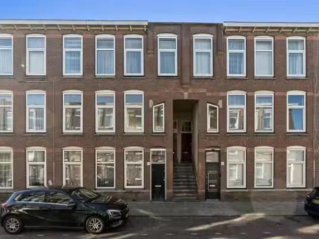 Appartement te koop in Laak, Zuid Holland