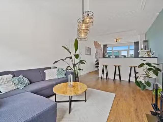 Appartement te koop in Bloemenbuurt, Zuid Holland