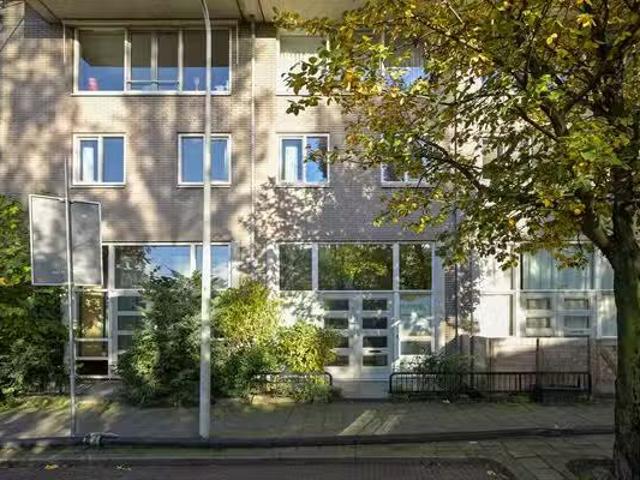 Appartement te koop in Bloemenbuurt, Zuid Holland
