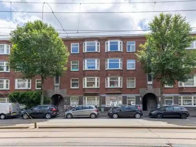 Landhuis te koop in Den Haag, Spoorwijk