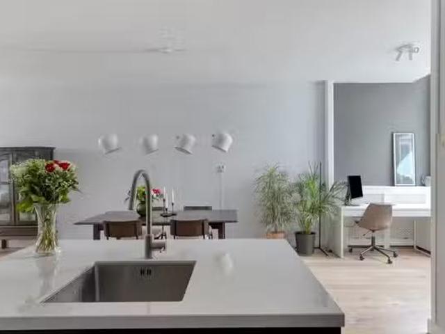 Appartement te koop in Laak, Zuid Holland