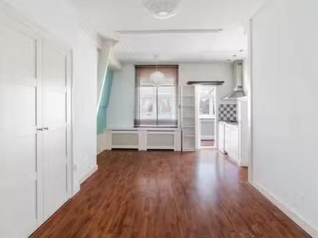 Appartement te koop in Laak, Zuid Holland