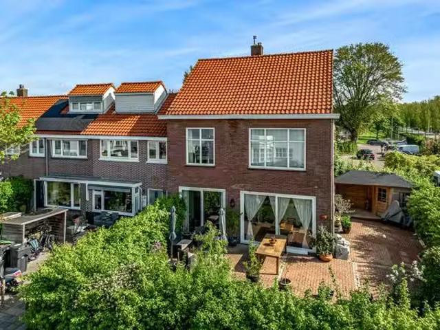 Appartement te koop in Zeeheldenbuurt, Zuid Holland