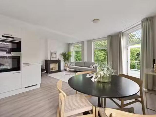 Appartement te koop in Rivierenbuurt, Zuid Holland