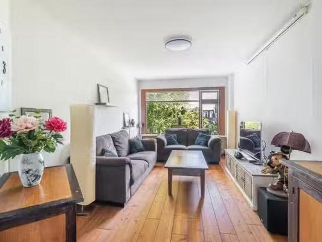 Appartement te koop in Laak, Zuid Holland
