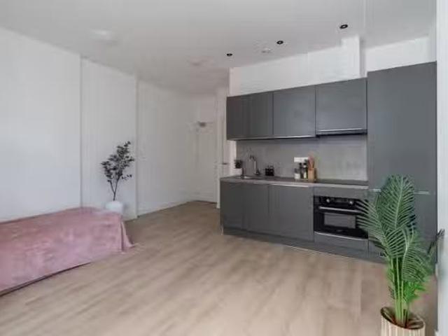 Appartement te koop in Laak, Zuid Holland