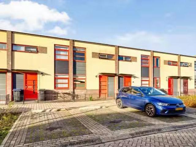 Appartement te koop in Bloemenbuurt, Almere-haven