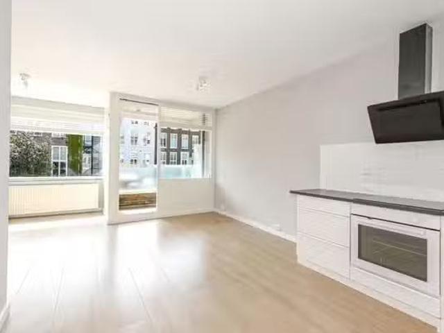 Woning te koop in Den Haag, Spoorwijk