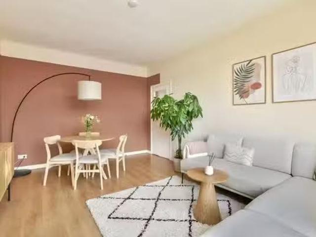 Landhuis te koop in Rotterdam, Zuidwijk