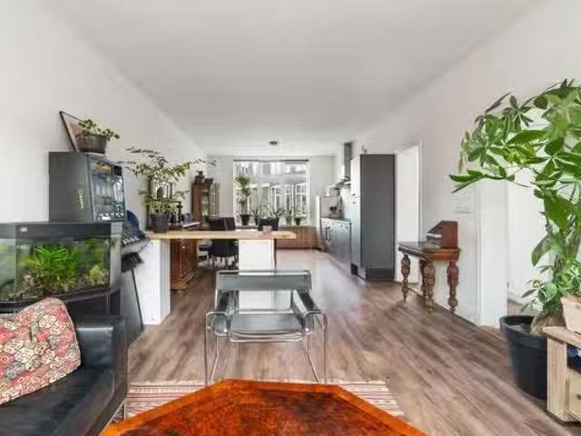 Appartement te koop in Bomenbuurt, Zuid Holland