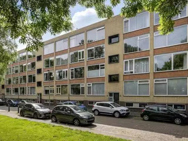 Landhuis te koop in Vlaardingen, Schrijversbuurt