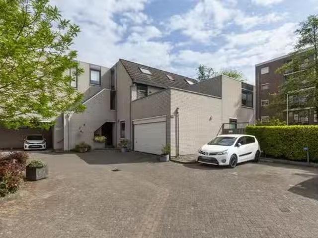 Landhuis te koop in Vlaardingen, Indische buurt