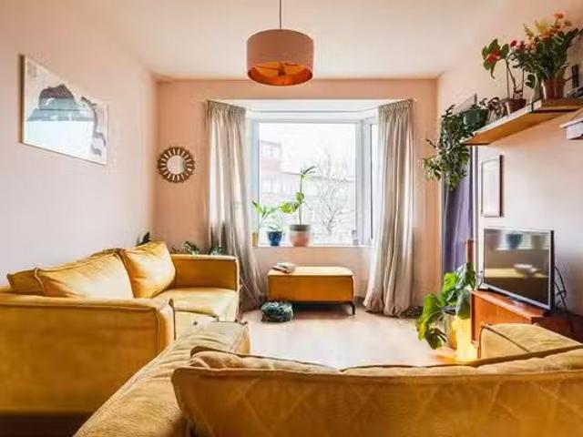 Appartement te koop in Bloemenbuurt, Zuid Holland