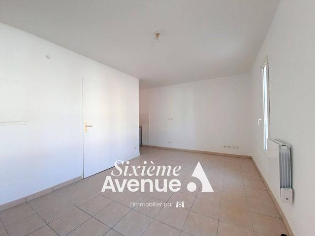 Studio location à Le Village, Vaulx-en-Velin